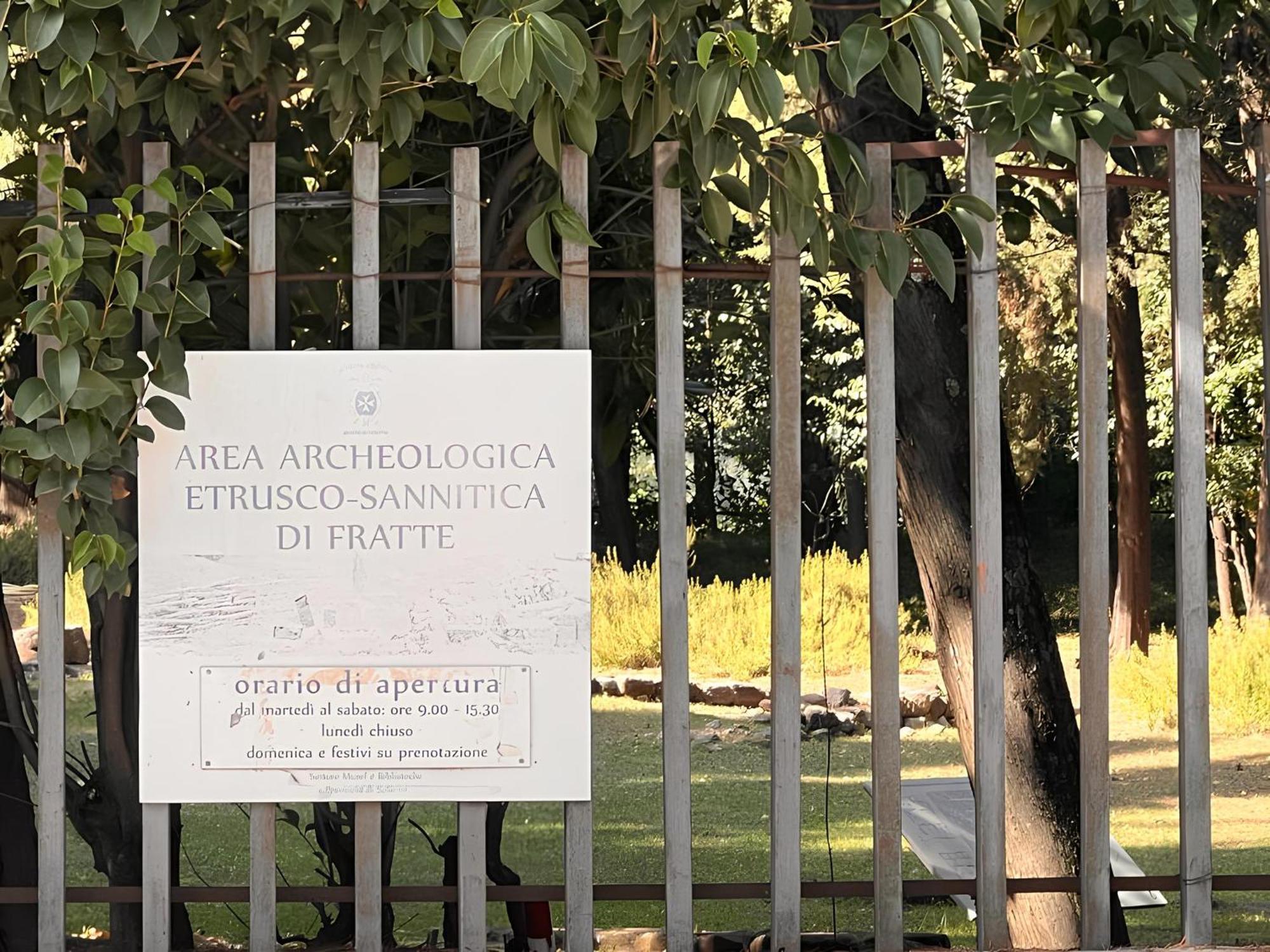 L'Angolo Degli Etruschi Salerno Exterior foto